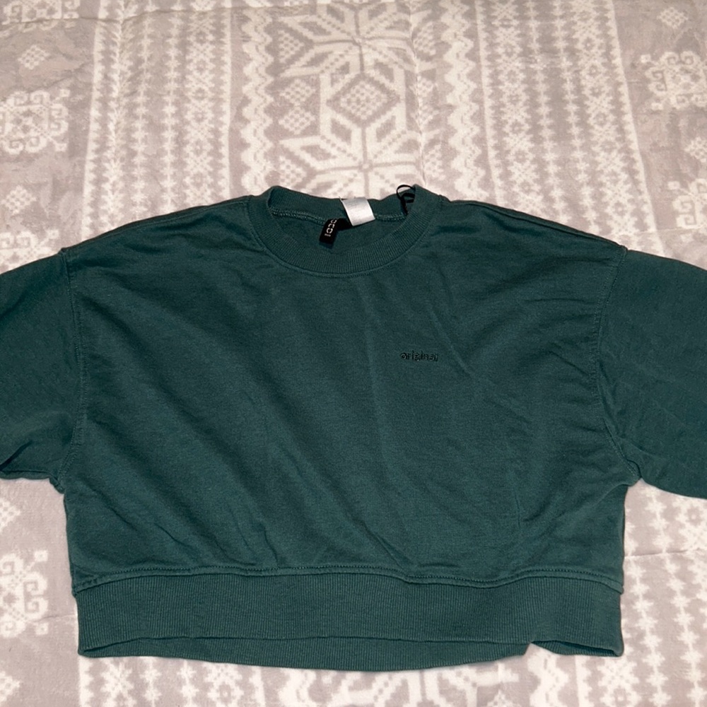 Divided crewneck